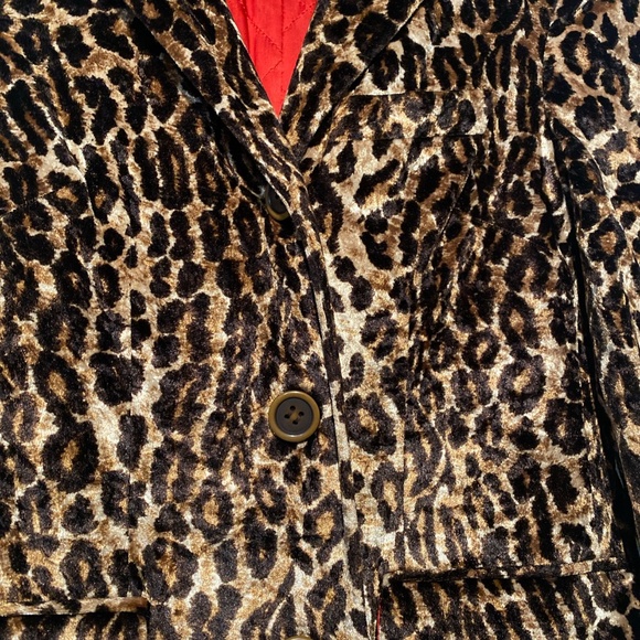 VINTAGE DOLCE & CABBANA Leopard Velvet Trench Coat with Red Quilted Lining. - Picture 6 of 6
